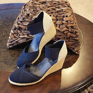 Chaps Navy Blue & Cream Espadrille heals.